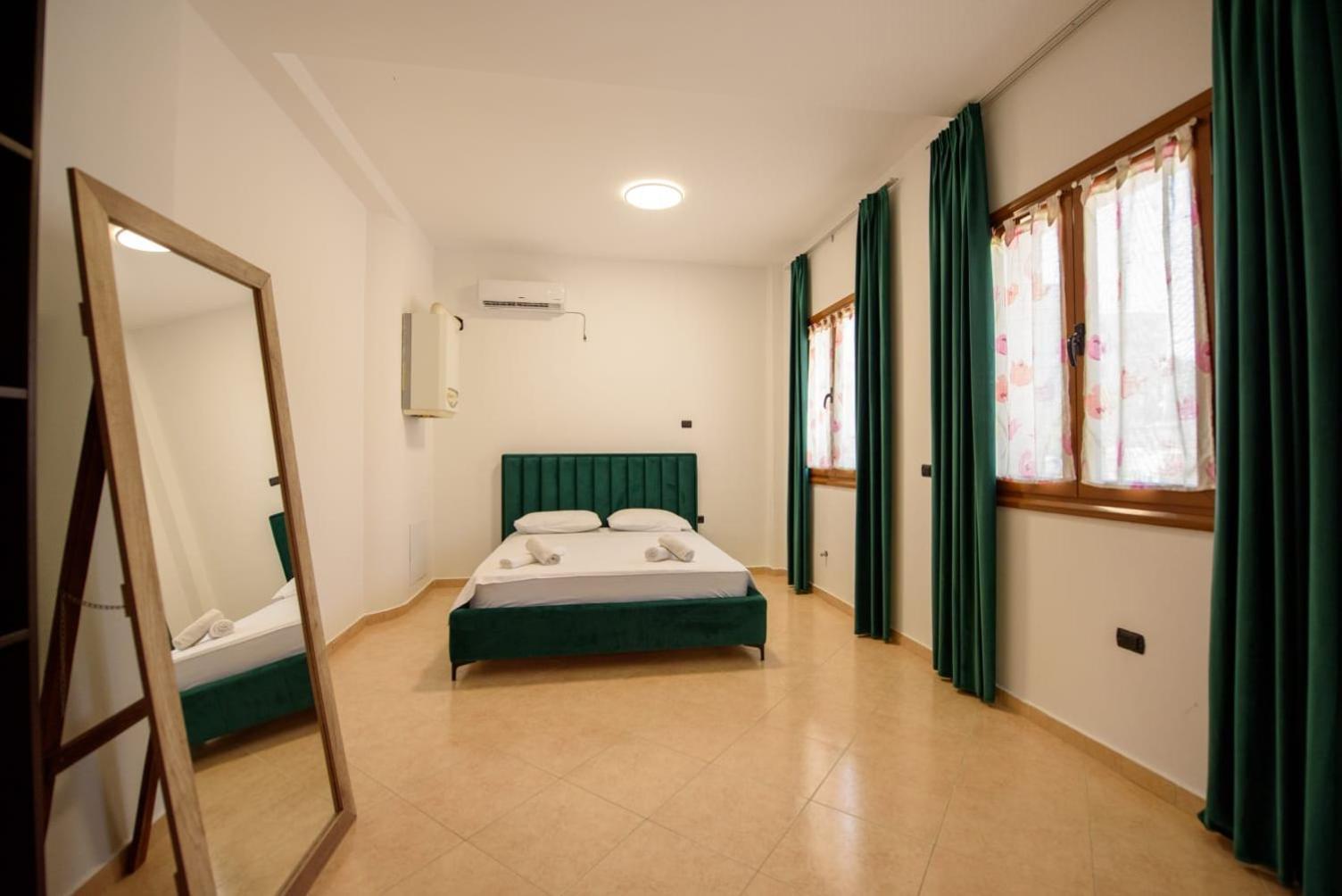Olivium Rooms Vlorë Exterior foto
